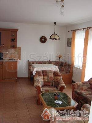 Csilla Apartmanház (West Transdanubian > Zala megye > Zalakaros)