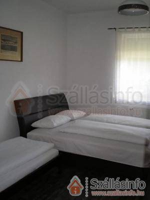 Döre Vendégház (West Transdanubian > Győr-Moson-Sopron megye > Bakonyszentlászló)