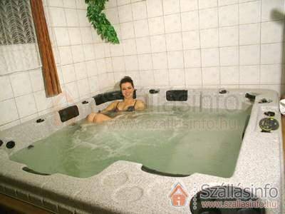 Hajnal Hotel (North Hungary > Borsod-Abaúj-Zemplén megye > Mezőkövesd-Zsóry-fürdő)