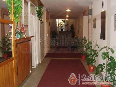 HoldLux Apartmanok (West Transdanubian > Vas megye > Sárvár)