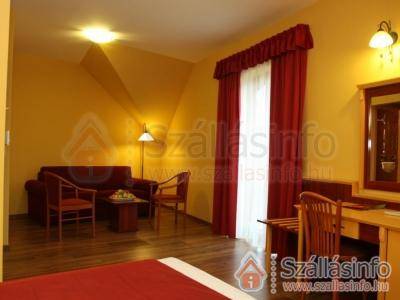 Hotel Laroba**** (Zentral Transdanubien > Veszprém megye > Alsóörs)