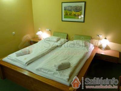 Hotel Unicornis*** (North Hungary > Heves megye > Eger)