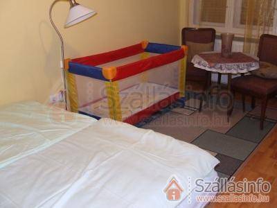 Kápolnás Vendégház (South Transdanubian > Tolna megye > Báta)