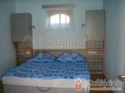 Kék Sziget Pihenőház (North Plain > Jász-Nagykun-Szolnok megye > Abádszalók)