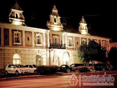 Kristály Imperial Hotel (Central Transdanubian > Komárom-Esztergom megye > Tata)