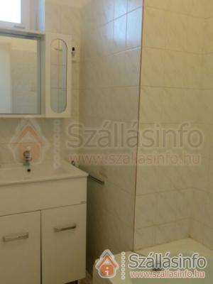Pávics Apartmanház (South Transdanubian > Somogy megye > Balatonboglár)