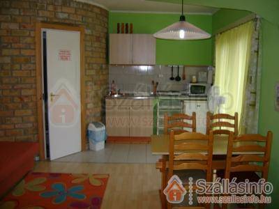 Pipacs Apartmanház (Süd Transdanubien > Somogy megye > Balatonboglár)