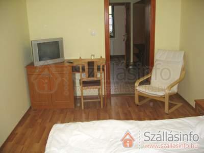 Rábensteiner Apartman Panzió (West Transdanubian > Győr-Moson-Sopron megye > Fertőd)