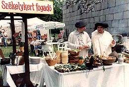 Korhű étel-öltözet