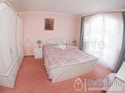 Villa Clara (Süd Transdanubien > Somogy megye > Siófok)