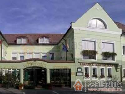 Hotel Villa Classica (Zentral Transdanubien > Veszprém megye > Pápa)